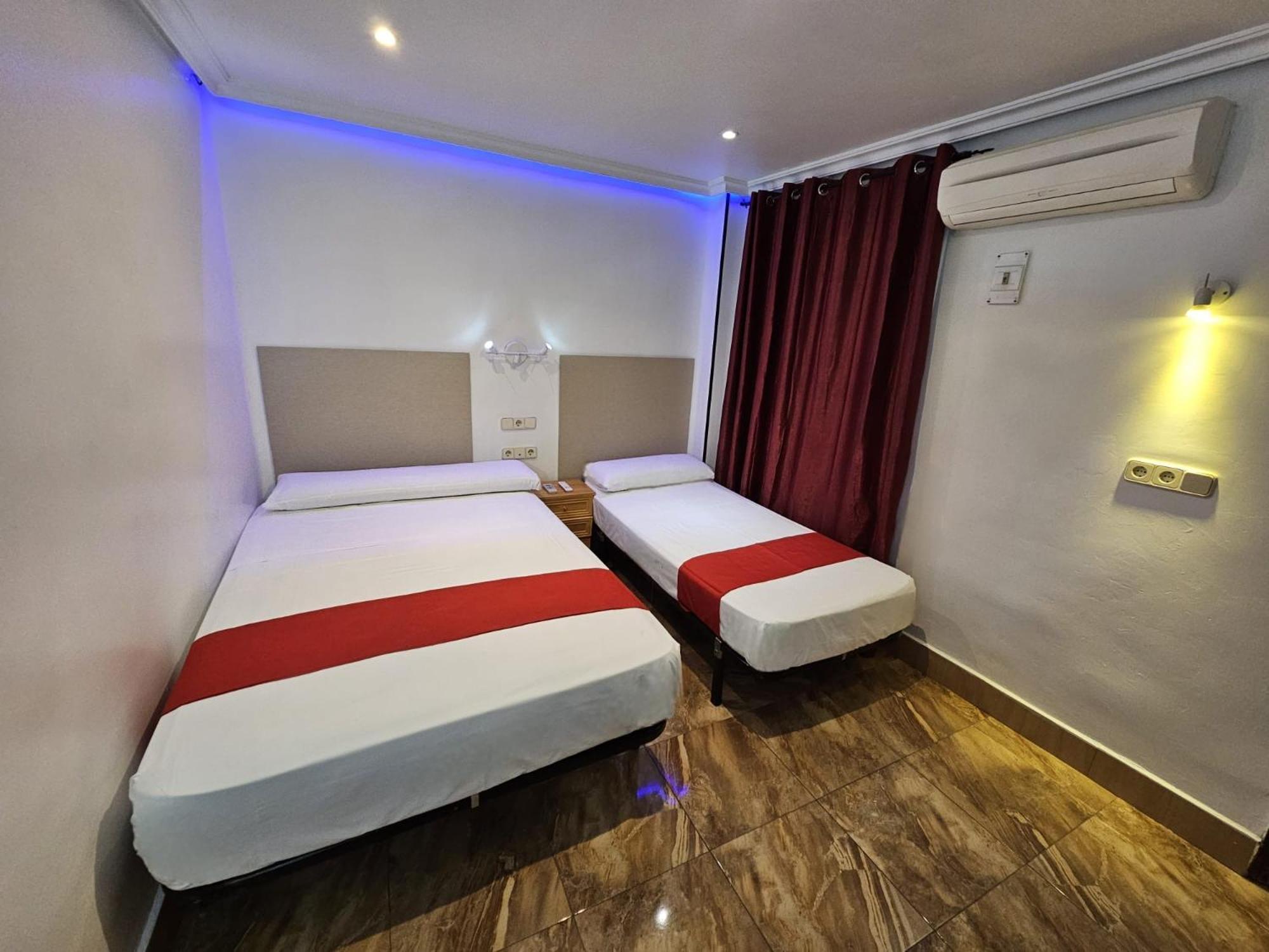 Hostal Las Vegas Madrid Bagian luar foto